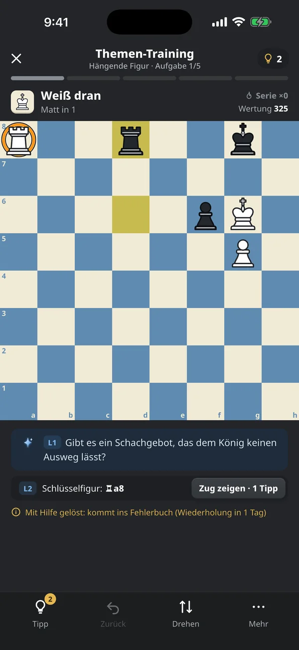 Eine Aufgabe aus dem Themen-Training mit einem Atlas-Anstoß und der eingekreisten Schlüsselfigur auf dem Brett