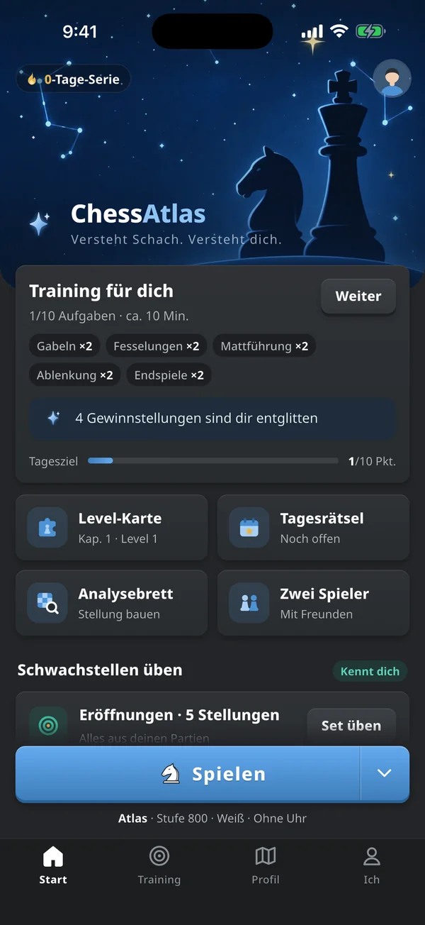 ChessAtlas-Startseite: heutiges Training, Aufgaben-Level, Tagesrätsel und der Button „Partie starten“