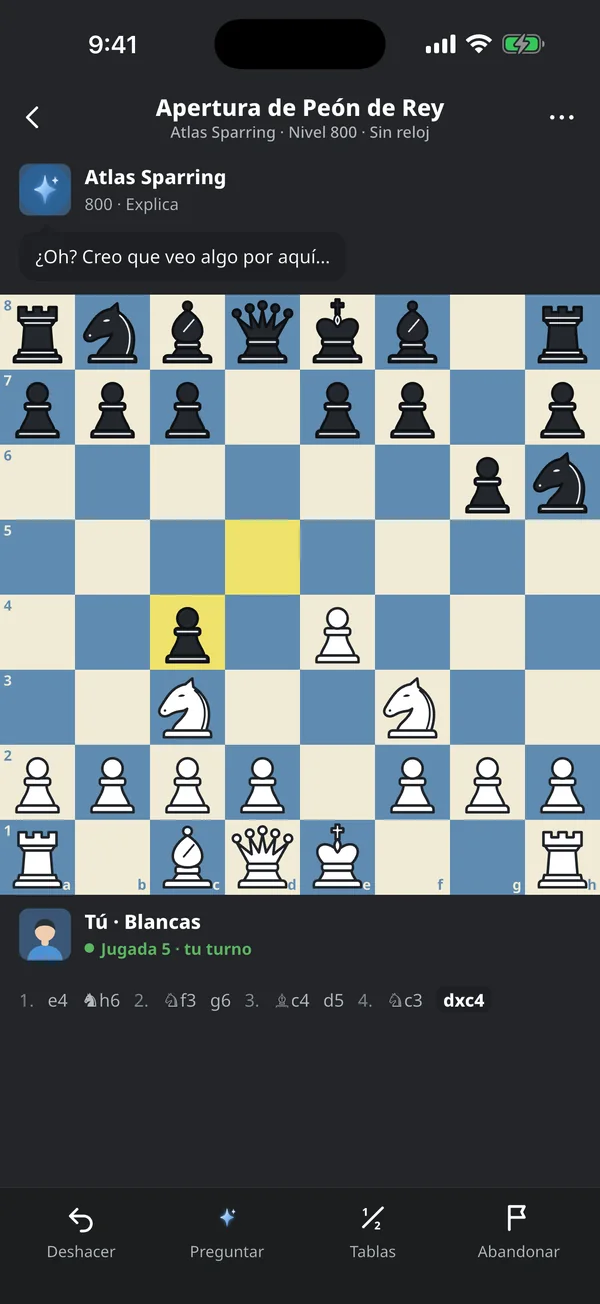 Partida contra la computadora, con el rival Atlas Sparring y los comentarios de Atlas sobre el tablero