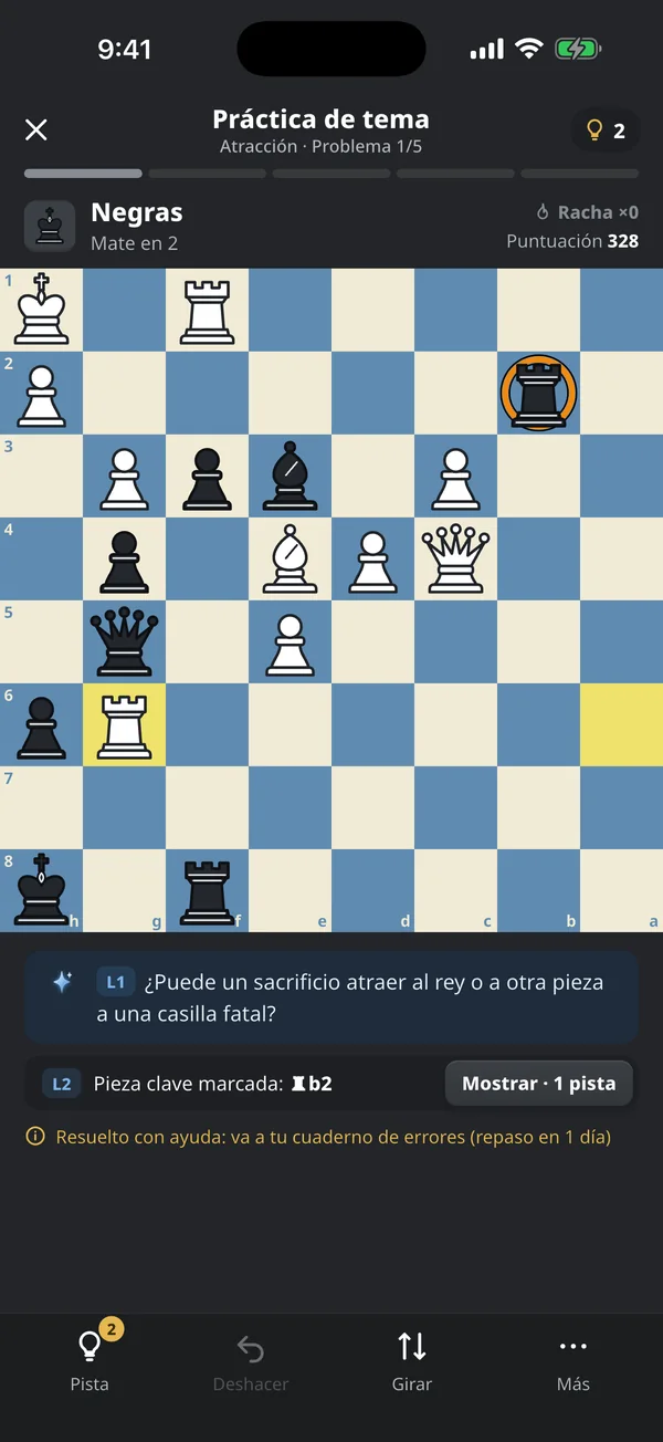 Un problema de la práctica por temas con una pista de Atlas y la pieza clave marcada con un círculo en el tablero